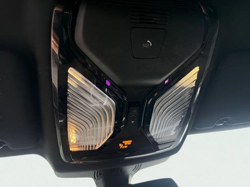 Used 2023 BMW 530e w/ M Sport Package image 19