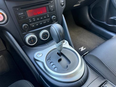 Used 2015 Nissan 370Z Coupe RWD image 23