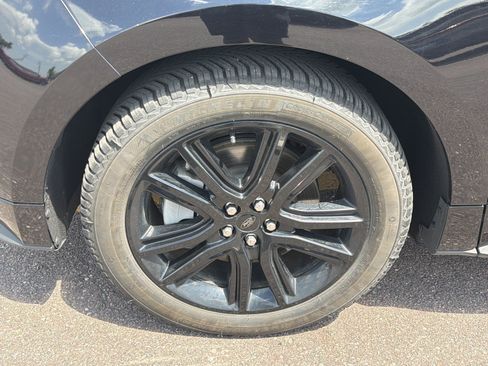 Used 2022 Ford Edge ST-Line w/ Class II Trailer Tow Package AWD/4WD image 17