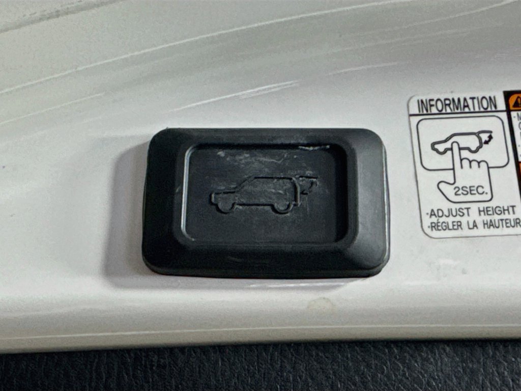 Used 2018 Toyota RAV4 XLE w/ Convenience Package AWD/4WD image 31