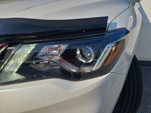 Used 2019 Nissan Pathfinder SL FWD image 28