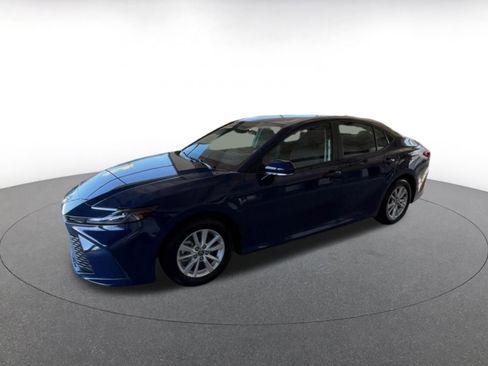 Used 2025 Toyota Camry LE image 7