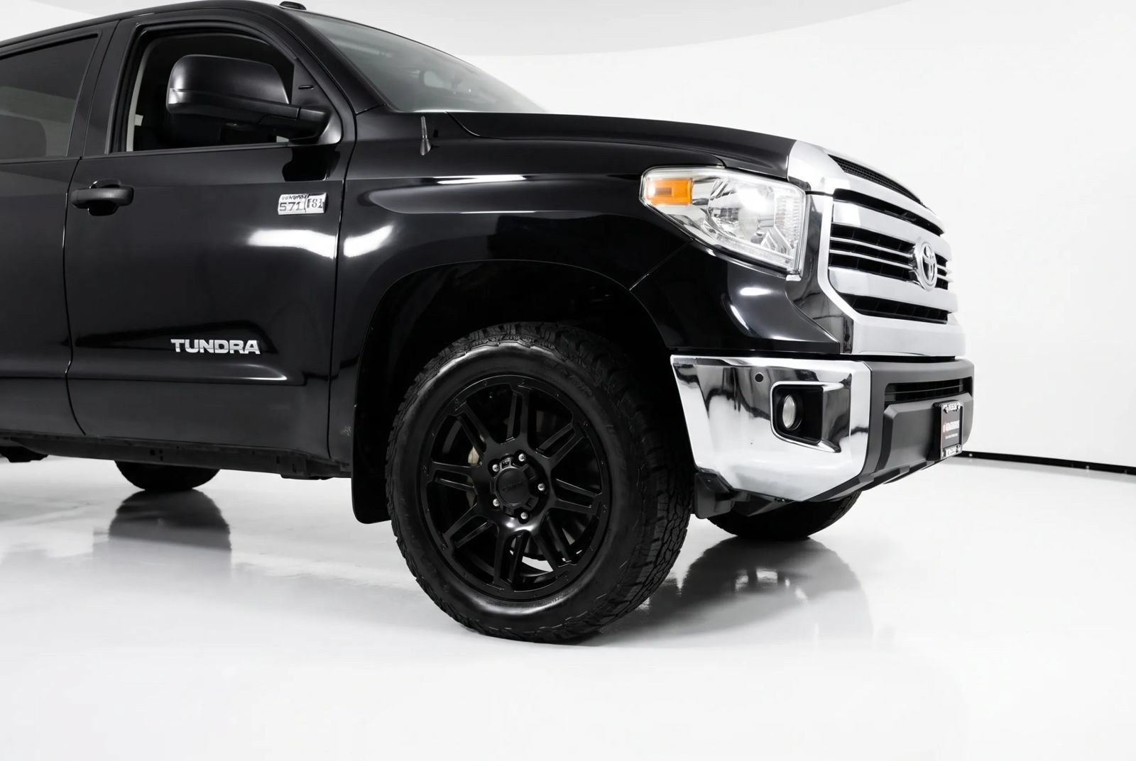 Used 2019 Toyota Tundra SR5 w/ SR5 Upgrade Package AWD/4WD image 7