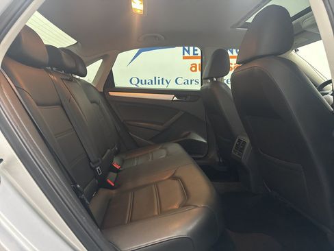 Used 2013 Volkswagen Passat 2.5 SE FWD image 16