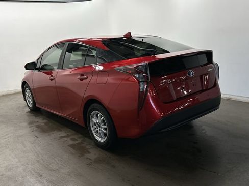 Used 2018 Toyota Prius Three w/ Advanced Technology Package image 33