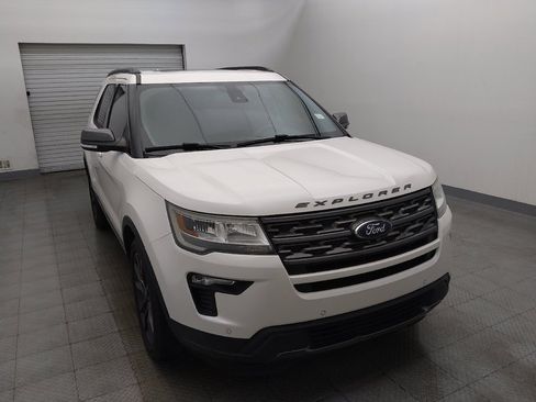 Used 2018 Ford Explorer XLT w/ Equipment Group 202A FWD image 14