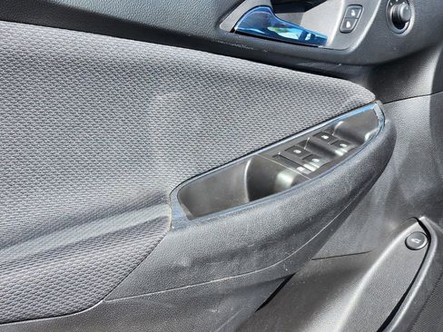 Used 2017 Chevrolet Cruze LT image 7