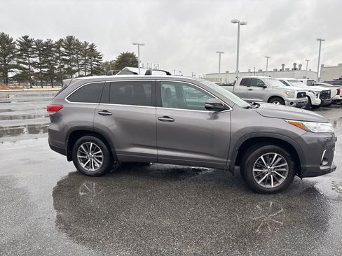 Used 2017 Toyota Highlander XLE image 6