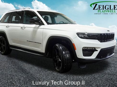 Used 2024 Jeep Grand Cherokee Limited w/ Luxury Tech Group II image 4