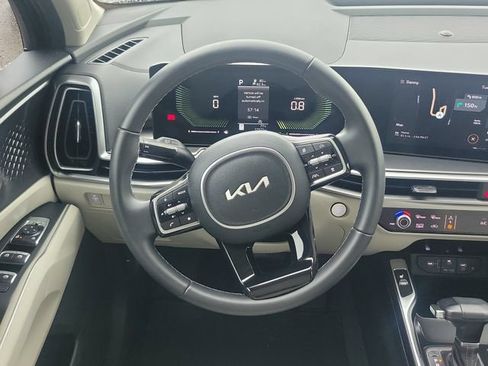 Used 2025 Kia Sorento S FWD image 6