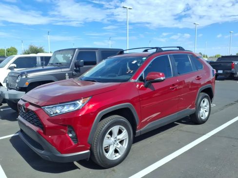 Used 2020 Toyota RAV4 XLE w/ Convenience Package FWD image 1