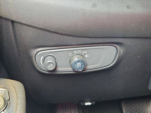 Certified 2019 Chevrolet Equinox LS FWD image 17