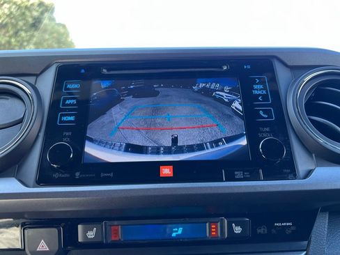 Certified 2018 Toyota Tacoma TRD Off-Road AWD/4WD image 29