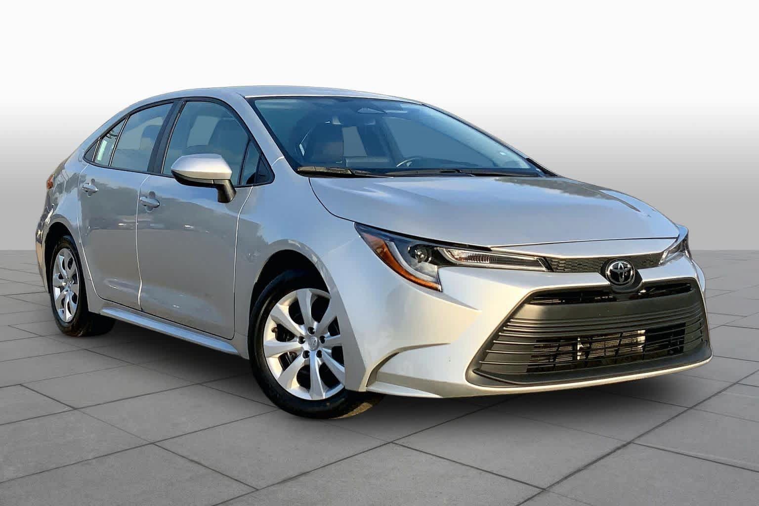 Used 2025 Toyota Corolla LE FWD image 3
