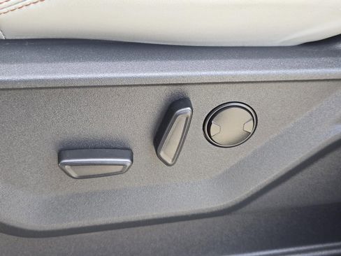 Used 2025 Ford Expedition Active RWD image 22