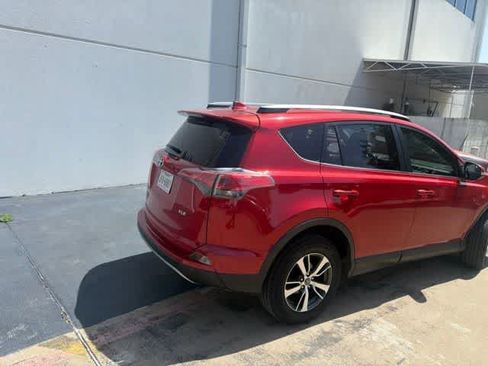 Used 2017 Toyota RAV4 XLE FWD image 4