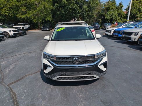 Used 2022 Volkswagen Taos SE AWD/4WD image 2