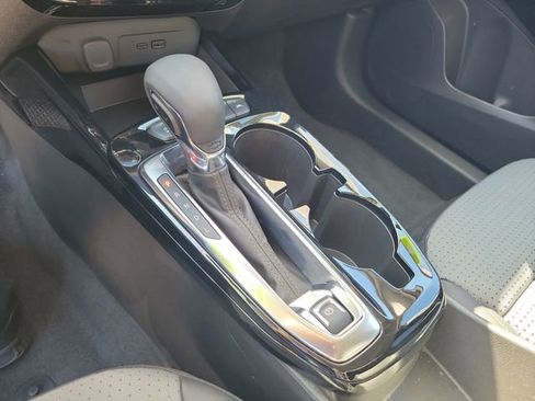 Certified 2025 Chevrolet Trax LT w/ LT Convenience Package image 28