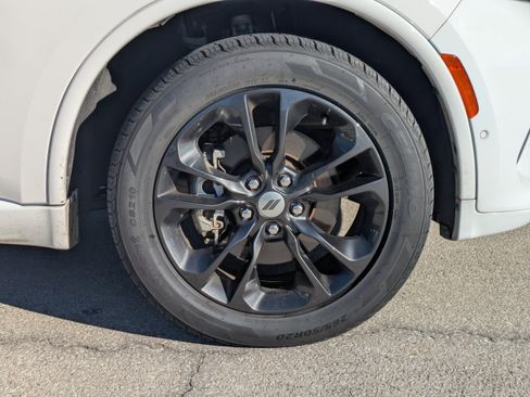 Used 2022 Dodge Durango R/T w/ Hemi Orange Plus Package image 11