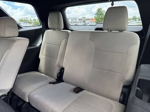 Used 2023 Chevrolet Traverse LS FWD image 19