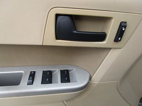 Used 2010 Ford Escape XLT AWD/4WD image 15