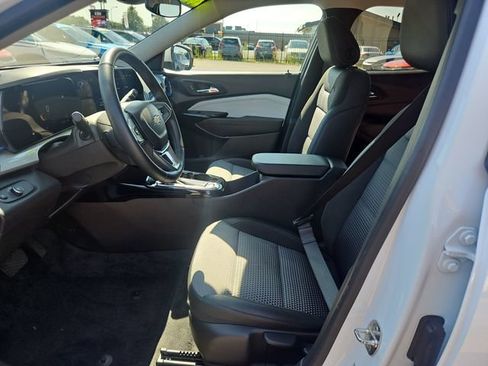 Used 2024 Chevrolet Trax LT w/ Driver Confidence Package FWD image 10