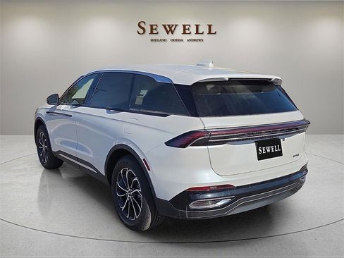 New 2026 Lincoln Nautilus Premier image 3