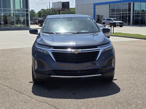 Used 2023 Chevrolet Equinox LT FWD image 2