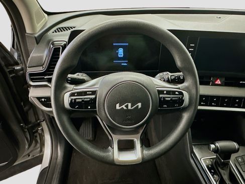 Used 2025 Kia Sportage LX image 18