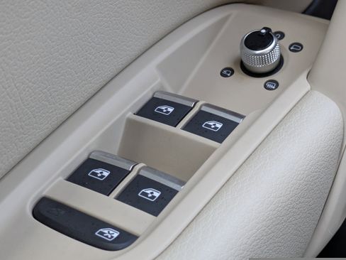 Used 2018 Audi Q5 2.0T Premium image 25