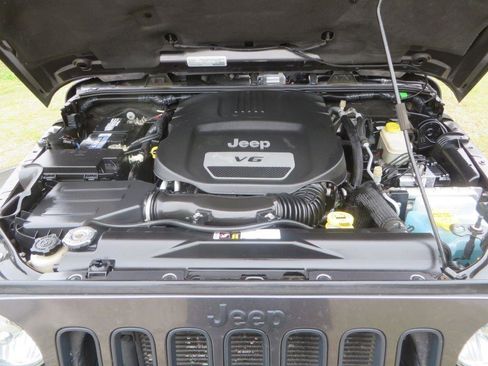 Used 2016 Jeep Wrangler Unlimited Sahara AWD/4WD image 25