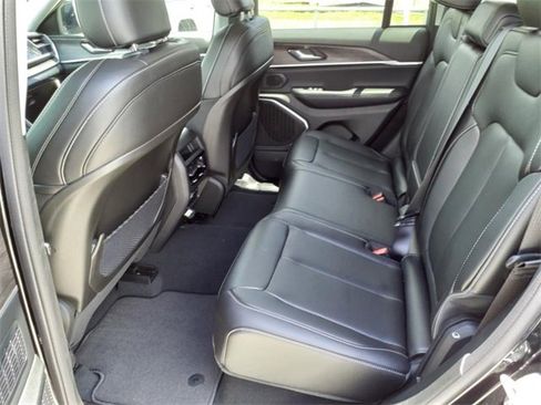 Used 2023 Jeep Grand Cherokee 4WD 4xe image 12