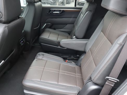 Used 2025 Chevrolet Tahoe High Country AWD/4WD image 35