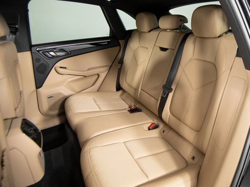 Certified 2025 Porsche Macan image 33