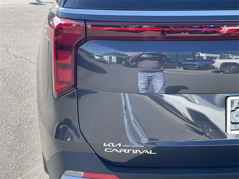 New 2026 Kia Carnival LXS image 15