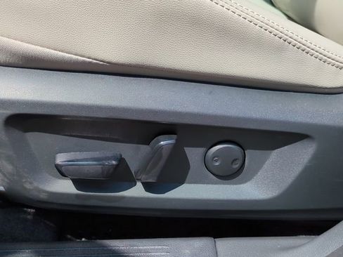 Used 2024 Nissan Rogue SL image 12