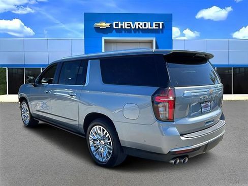 Used 2024 Chevrolet Suburban High Country w/ Advanced Technology Package image 5