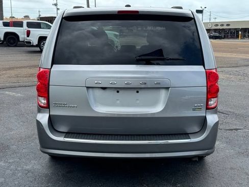 Used 2017 Dodge Grand Caravan SXT FWD image 4