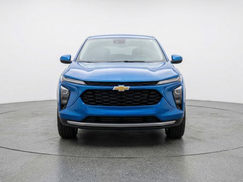 Used 2025 Chevrolet Blazer LT image 2