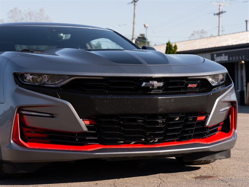 Used 2021 Chevrolet Camaro SS RWD image 9