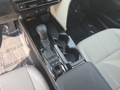 Used 2025 Toyota Camry XLE FWD image 27