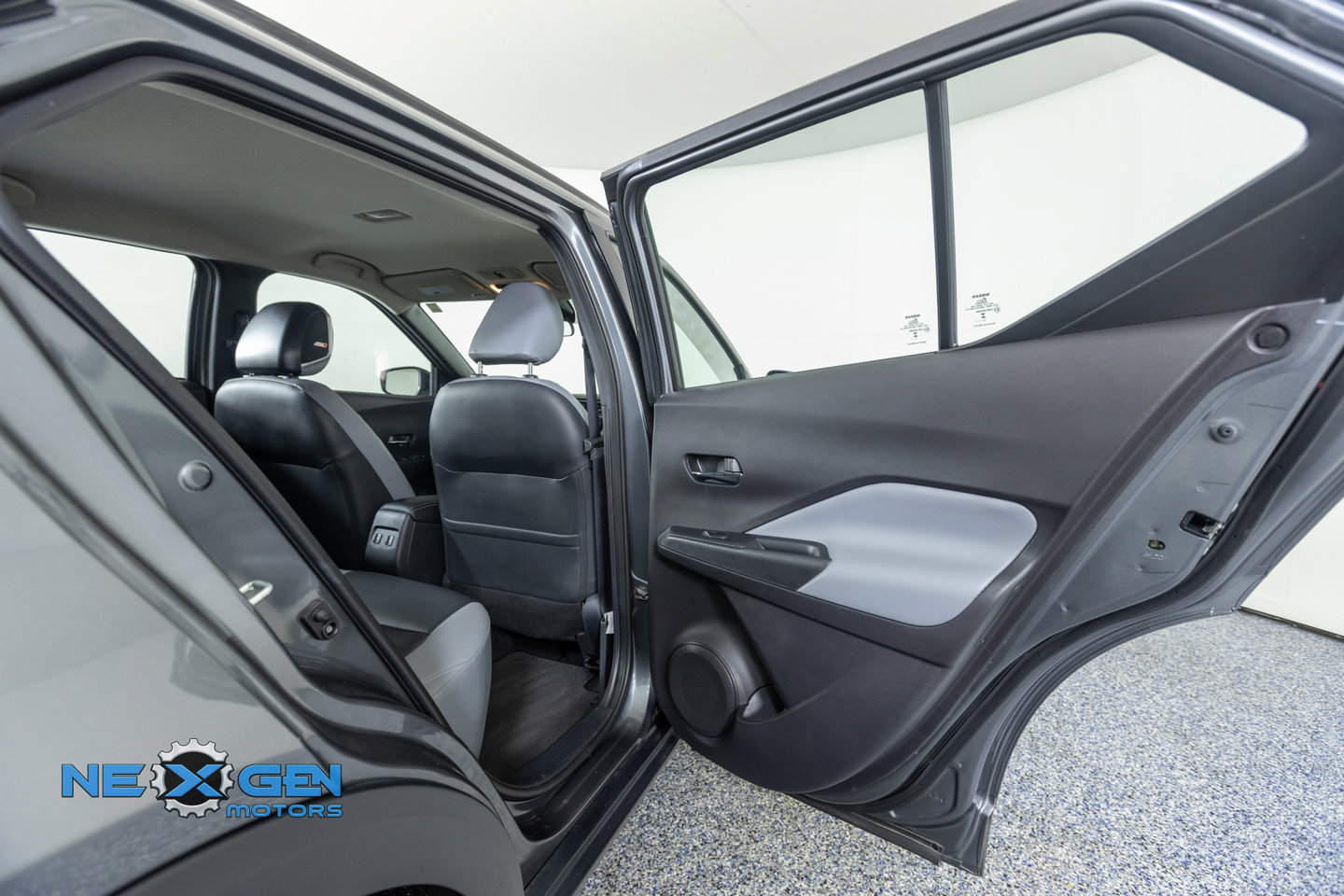 Used 2024 Nissan Kicks SR w/ SR Premium Package FWD image 35