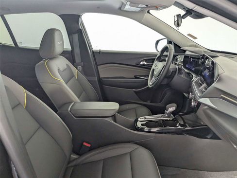 Used 2026 Chevrolet Trax ACTIV w/ Sunroof Package FWD image 32