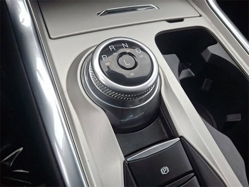 Used 2021 Ford Explorer XLT w/ Equipment Group 202A image 10