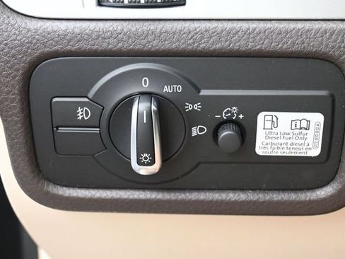 Used 2016 Volkswagen Touareg Sport AWD/4WD image 15