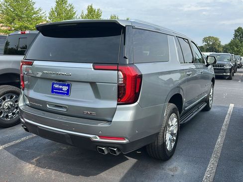 Used 2025 GMC Yukon XL Denali RWD image 3