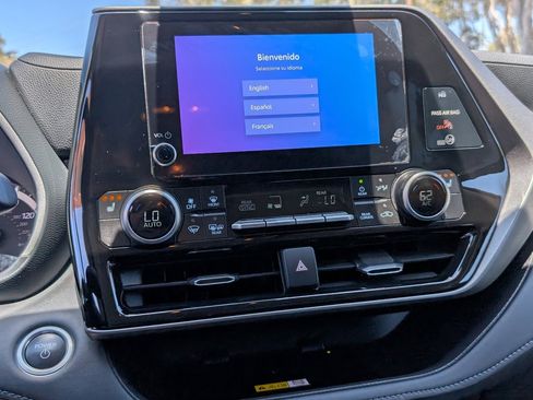 Used 2025 Toyota Highlander XLE image 18