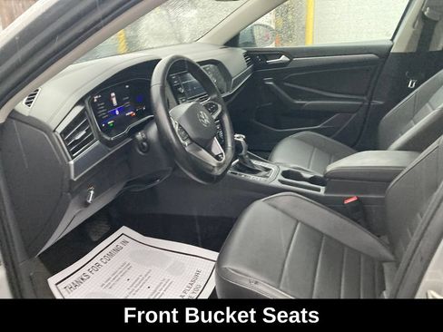 Used 2023 Volkswagen Jetta SE FWD image 12