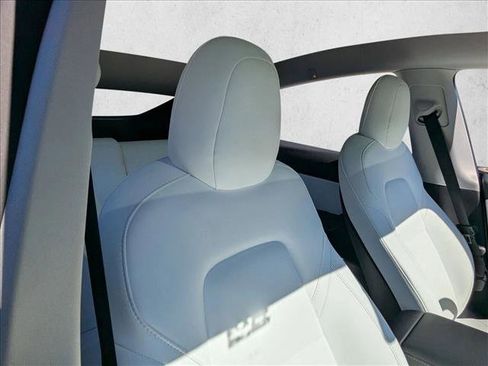 Used 2021 Tesla Model Y Long Range image 13