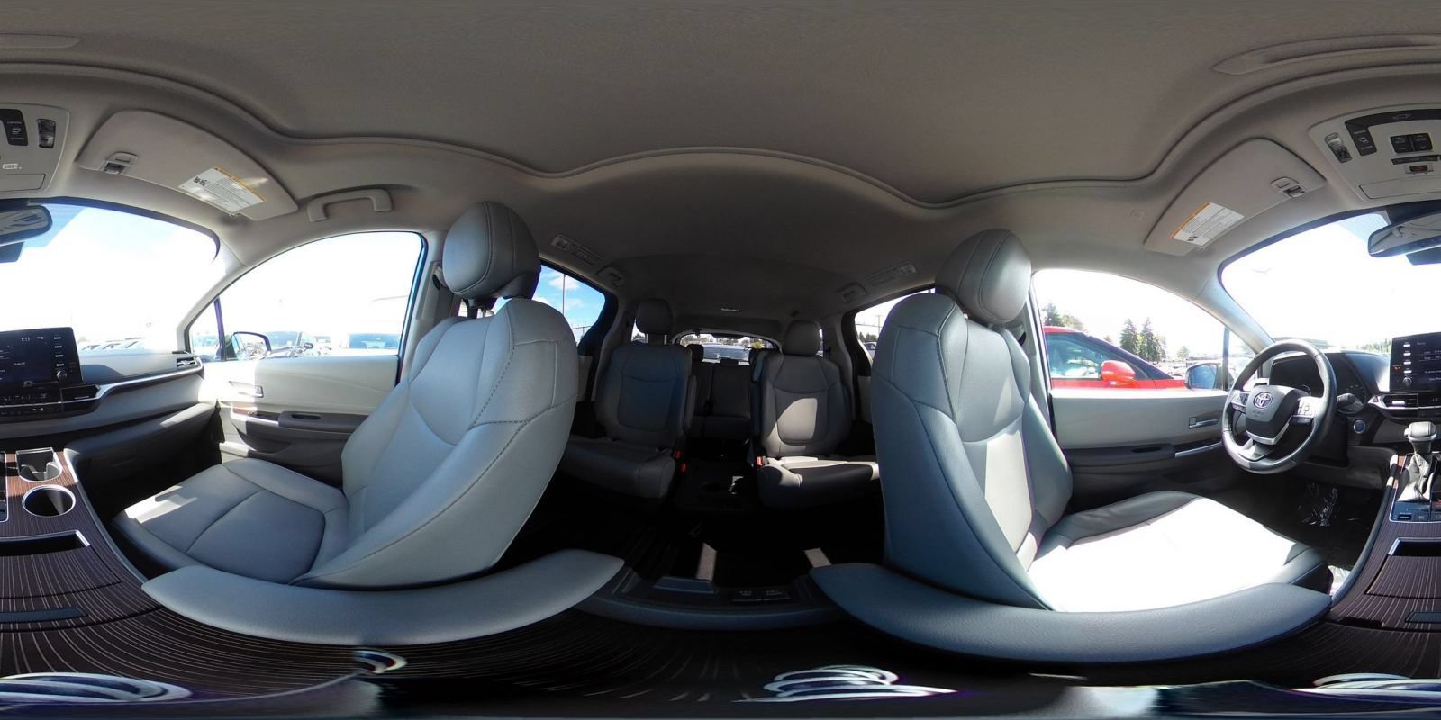 Used 2023 Toyota Sienna XLE FWD image 44